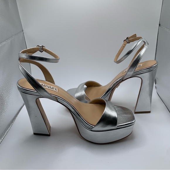 NWB Badgley Mischka Caia Platform Sandal silver metallic hearts size 8 2083 - Picture 11 of 13